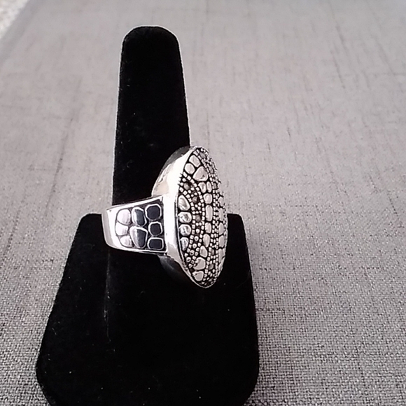 Sterling Silver 9.25 ring   PRICE DROPPED - Picture 2 of 8